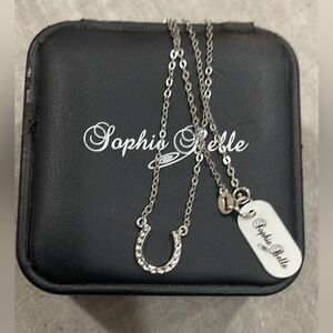 💎 Sophie Belle Horseshoe Necklace – NEW w/ Box